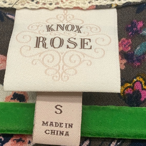 Women’s “Knox Rose” Sz Small high low Chiffon smocked button down flutter shirt - Picture 2 of 7